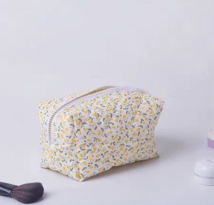 Косметичка мягкая объемная стеганная Цветочный принт Желтая 10.5х18х10.5 см, Косметичка для хранения косметики, косметичка мягкая, объемная косметичка, стёганая косметичка, косметичка женская, косметичка для путешествий, дорожная косметичка, косметичка дл 34 фото